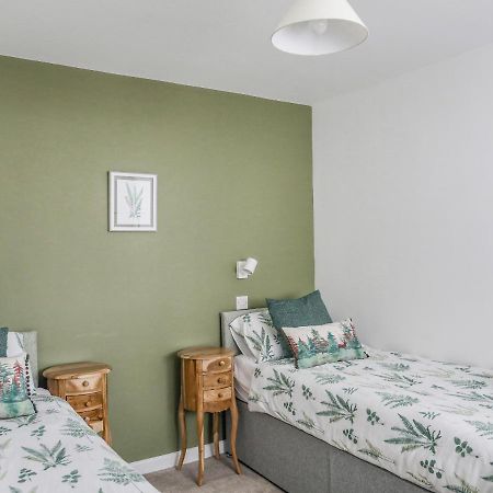 Y Goedwig Apartman Szűz Mária templom a fehér mogyorófák tavacskájánál Kültér fotó