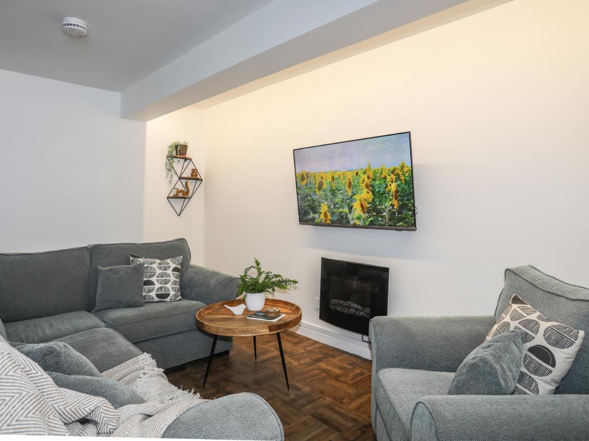 Y Goedwig Apartman Szűz Mária templom a fehér mogyorófák tavacskájánál Kültér fotó